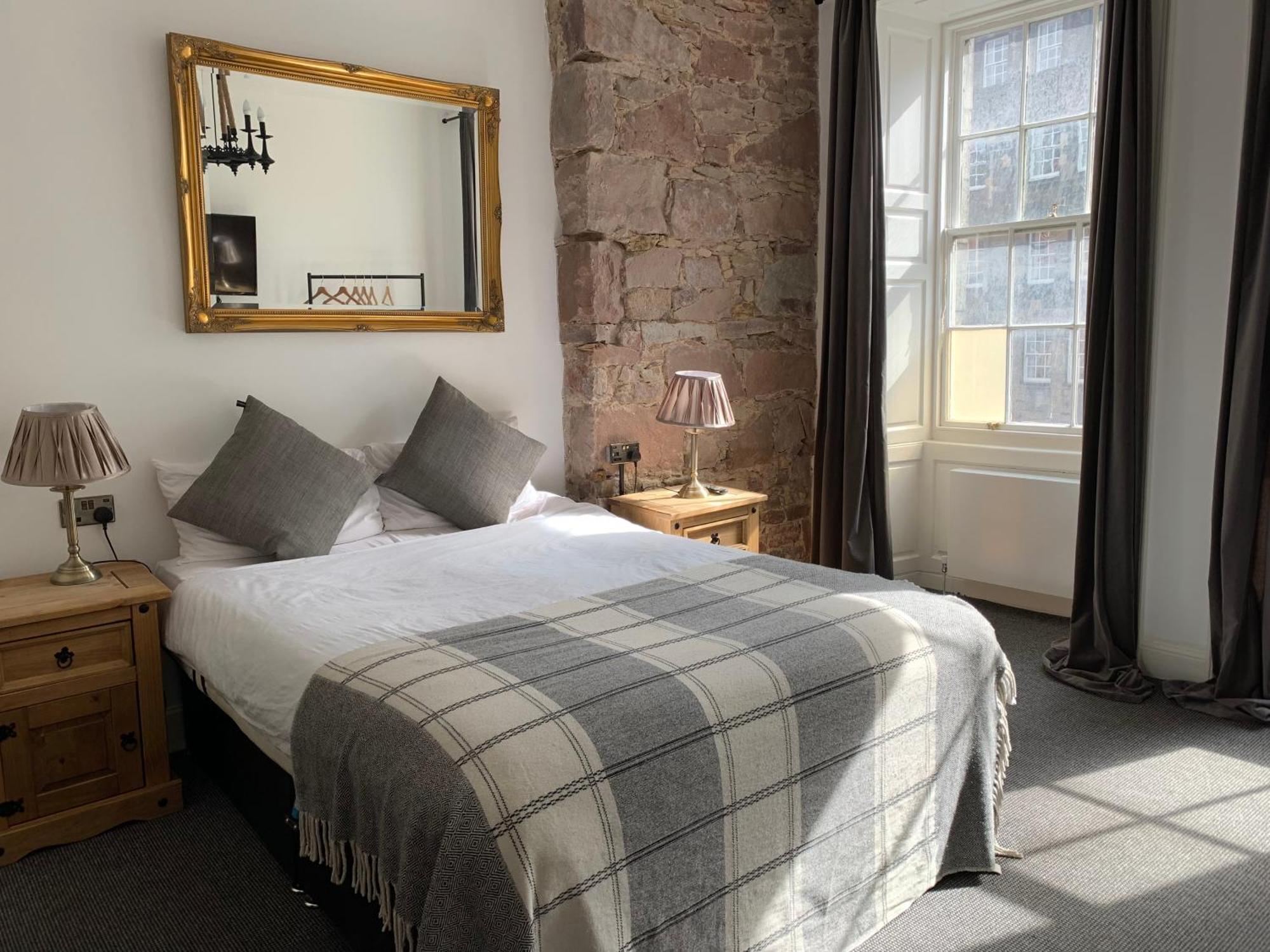 Royal Mile Balconies By The Castle — Photos 1